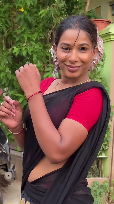 Sexy tamil actress seducing in half saree exotic hip blouse unhooked