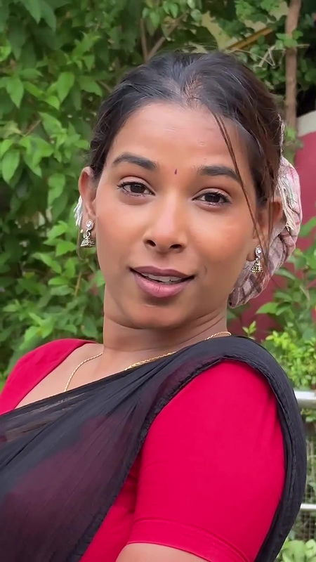 Sexy tamil actress seducing in half saree exotic hip blouse unhooked