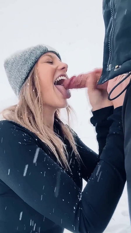 Horny Babe Public Winter Cumshot