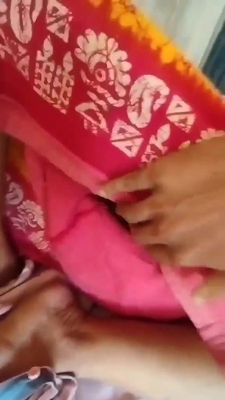 Sleeping bhabhi pussy captured by young neighbor boy