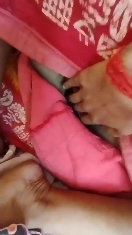 Sleeping bhabhi pussy captured by young neighbor boy