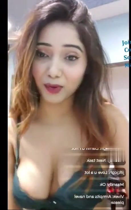 hot actress boobs show2