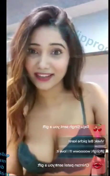 hot actress boobs show2