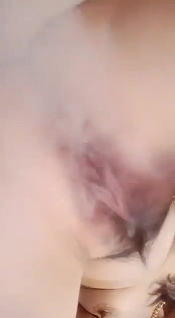 wah kya ladki hai chut se cigarette pi Rahi hai