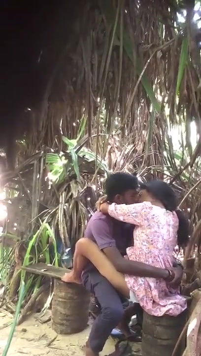 Desi lovers in park sex