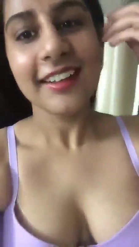 Desi Bhabhi showing boobs in video