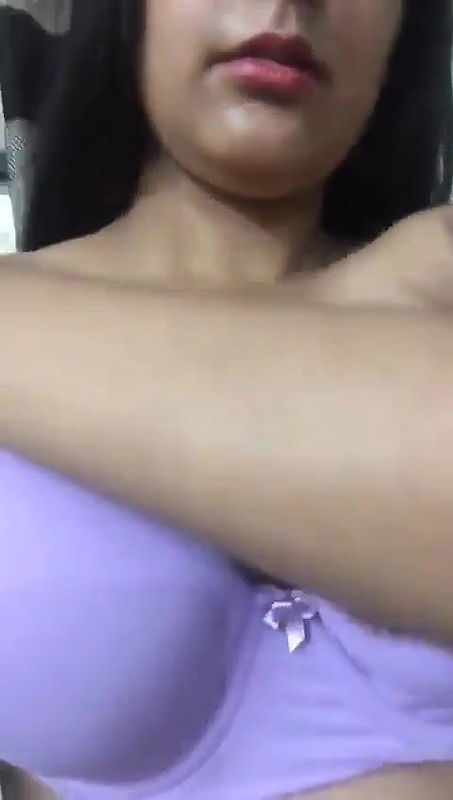 Desi Bhabhi showing boobs in video