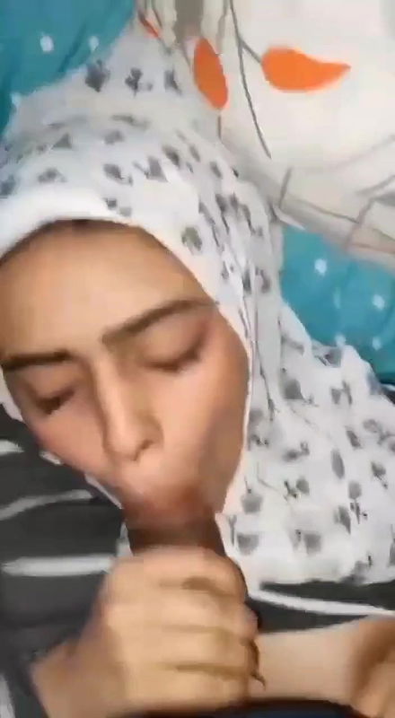 Hijabi girl sucking and cum on her face