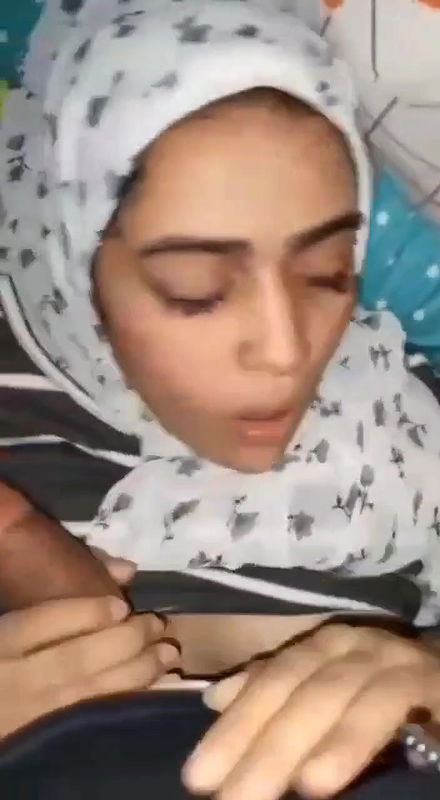 Hijabi girl sucking and cum on her face