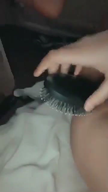 chubby desi girl masterbate with hair brush and make himself squirt
