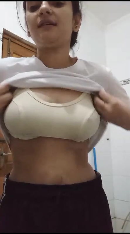 hot sexy girl reveal her boobs