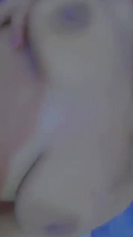 chubby white girl showing