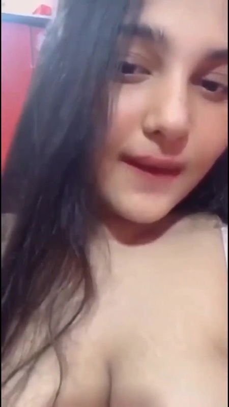 chubby white girl showing