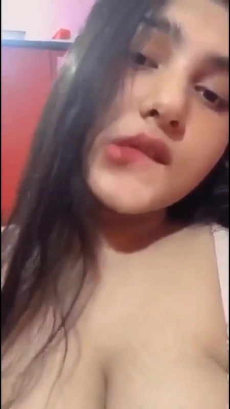 chubby white girl showing