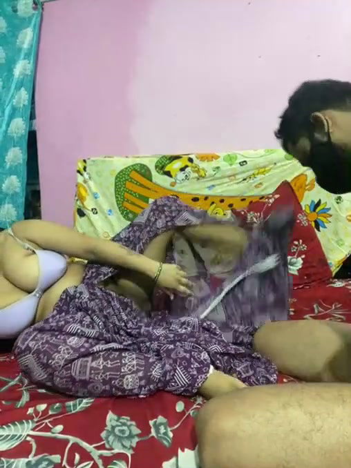 Desi Aunty Giving Blowjob and Handjob