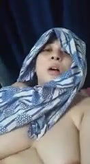 Muslim Milf slut pussy reveal