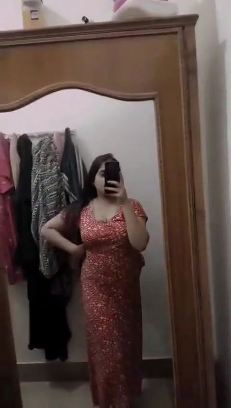 horny fat Bhabhi showing in front of mirror