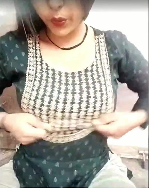 Indian hot girl show big boobs on stream tape
