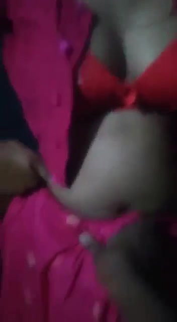 kya mast bhabi hai dekhte hi nikal jaye