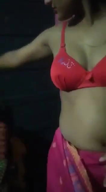 kya mast bhabi hai dekhte hi nikal jaye