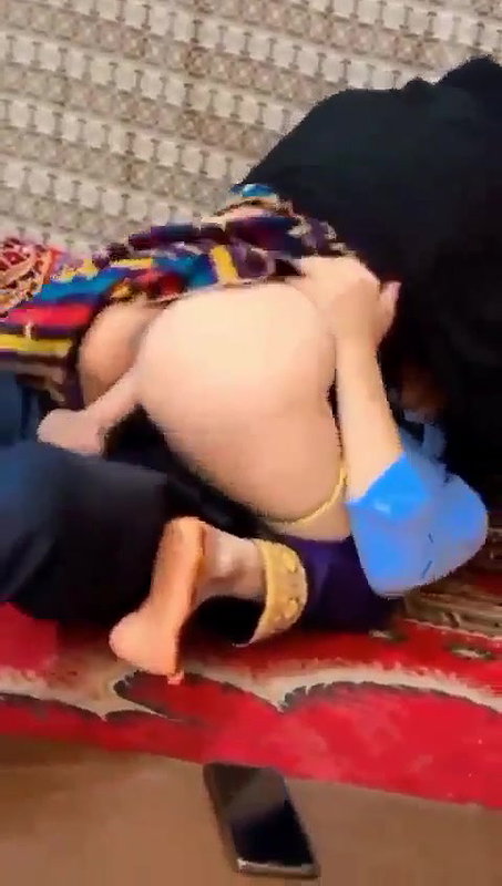 Pakistani bhabhi ko akele me bulakar pela