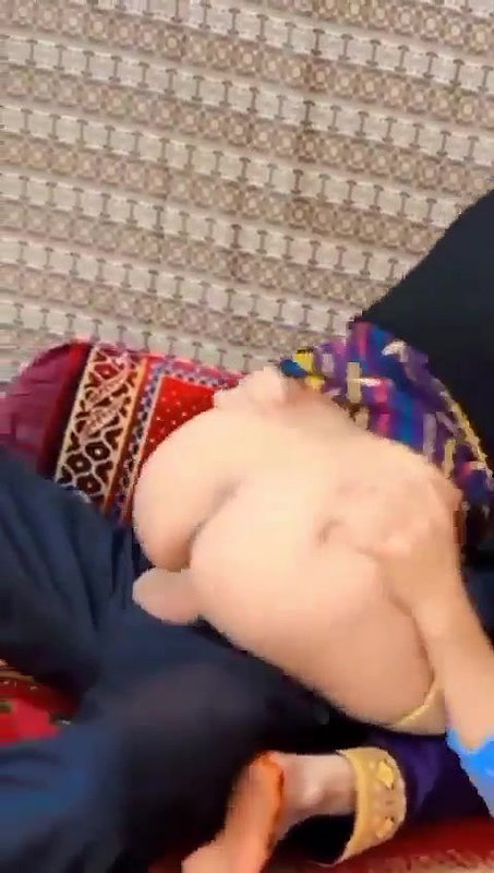 Pakistani bhabhi ko akele me bulakar pela