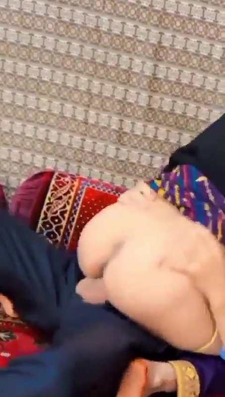 Pakistani bhabhi ko akele me bulakar pela