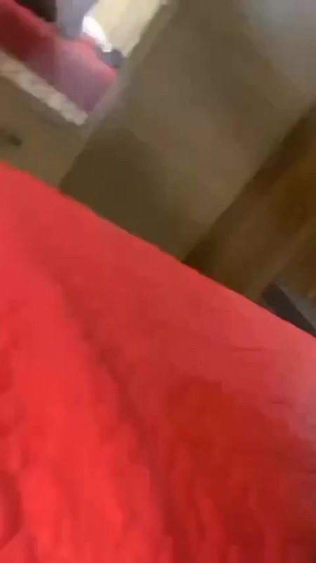 Condom laga rhi  lund par