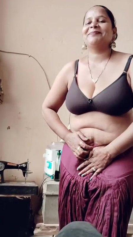 hot bhabhi ne devar ke samne kapde utar di