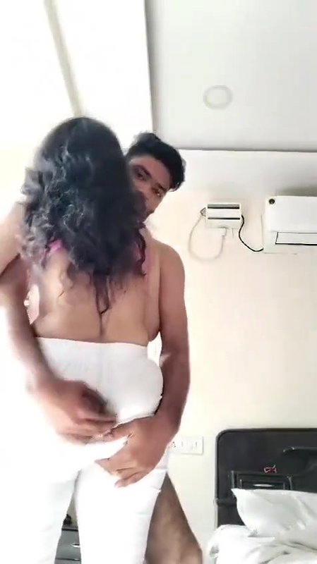 hot bhabhi ko hotel me leke choda part 03