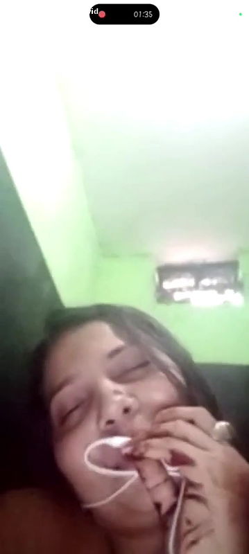 Aunty pissing in video call   ThisVid com