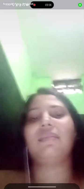 Aunty pissing in video call   ThisVid com