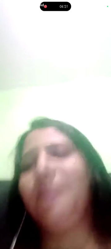 Aunty pissing in video call   ThisVid com