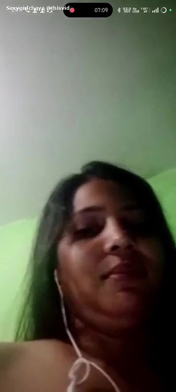 Aunty pissing in video call   ThisVid com