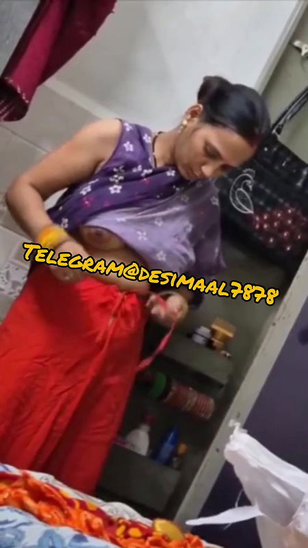 Indian desi mom spying dresschange