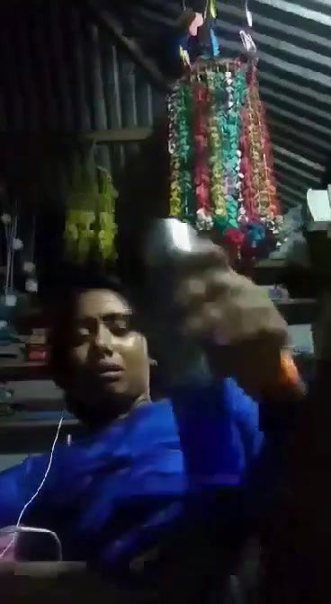 Dukan pe video call pe masterbation