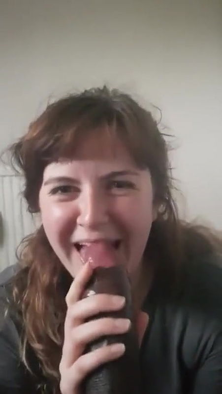 WHITE WOMAN WITH BOYFRIEND SUCKS BIG BLACK COCK