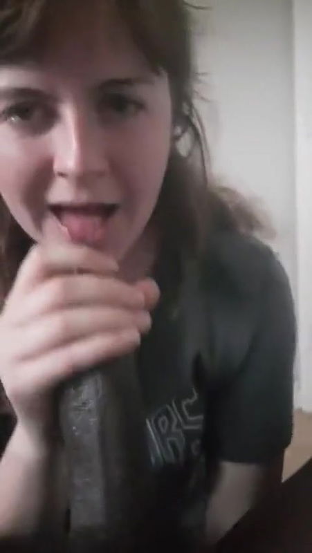 WHITE WOMAN WITH BOYFRIEND SUCKS BIG BLACK COCK