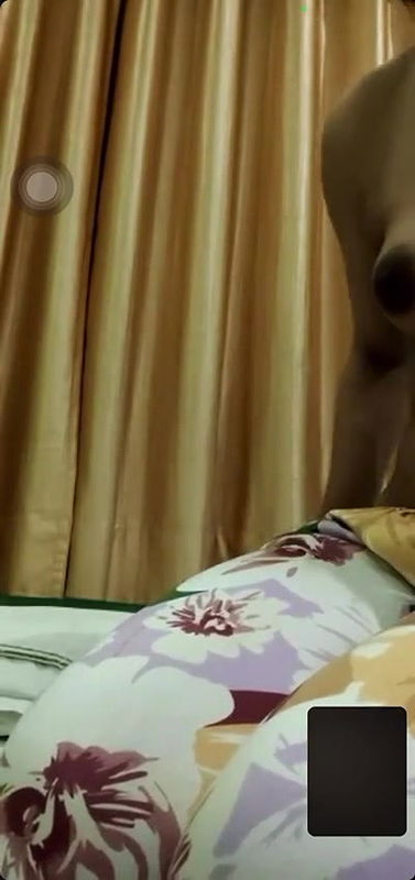 Beautiful Bhabhi Showing Pussy