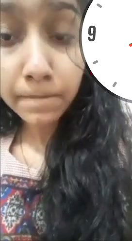 Cute Gf Showing Pussy