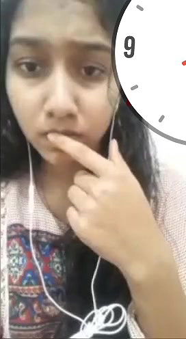 Cute Gf Showing Pussy