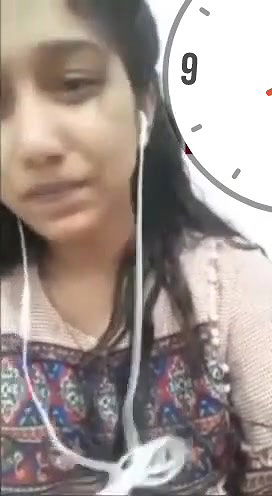 Cute Gf Showing Pussy