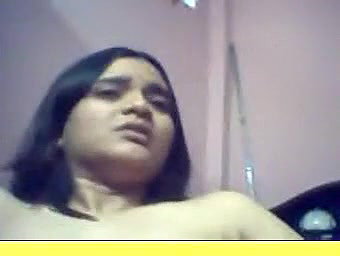 Amateur Indian young babe flashes her big breasts on webcam