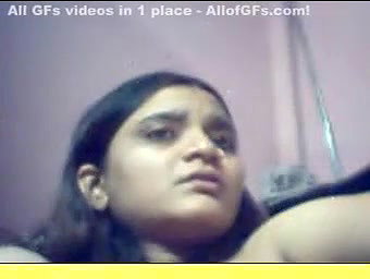 Amateur Indian young babe flashes her big breasts on webcam