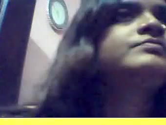 Amateur Indian young babe flashes her big breasts on webcam