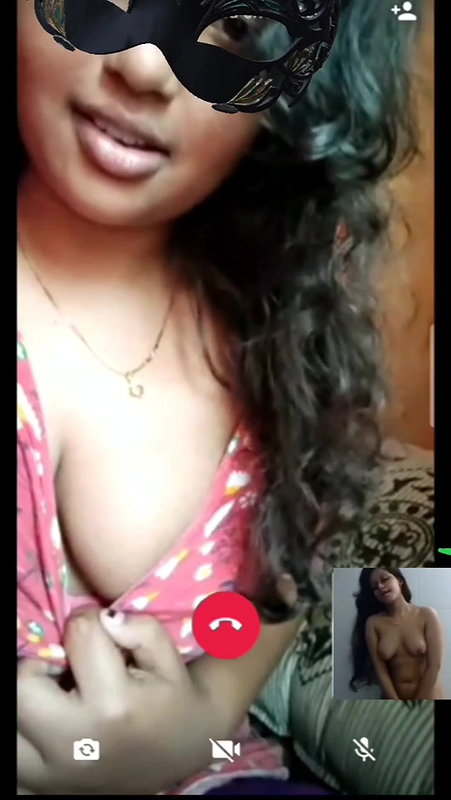 desi mallu horny girl removing her pink bra and showing boobs on video call