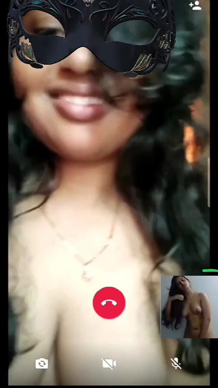 desi mallu horny girl removing her pink bra and showing boobs on video call