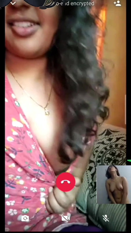 desi mallu horny girl removing her pink bra and showing boobs on video call