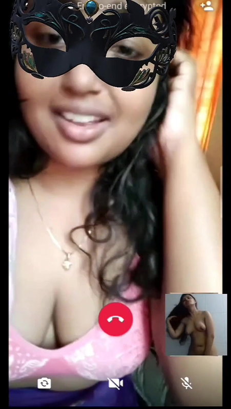 desi mallu horny girl removing her pink bra and showing boobs on video call