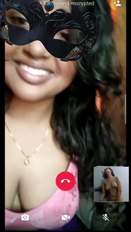 desi mallu horny girl removing her pink bra and showing boobs on video call